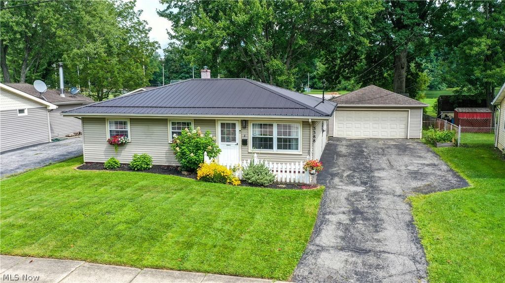 3388 Olian Avenue NW, Warren, OH 44485