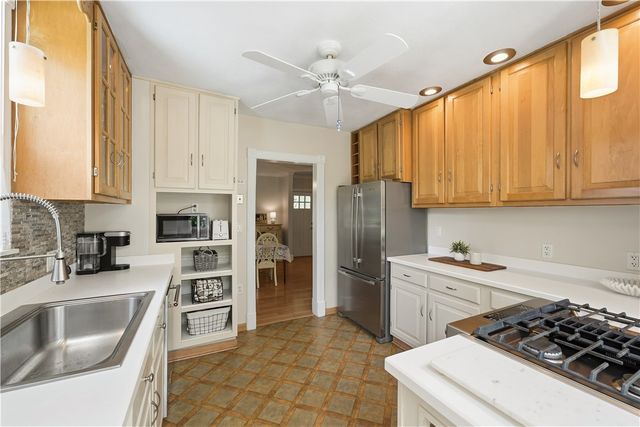 2906 E Elfinwild Rd, Hampton, PA 15101