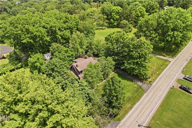 2906 E Elfinwild Rd, Hampton, PA 15101