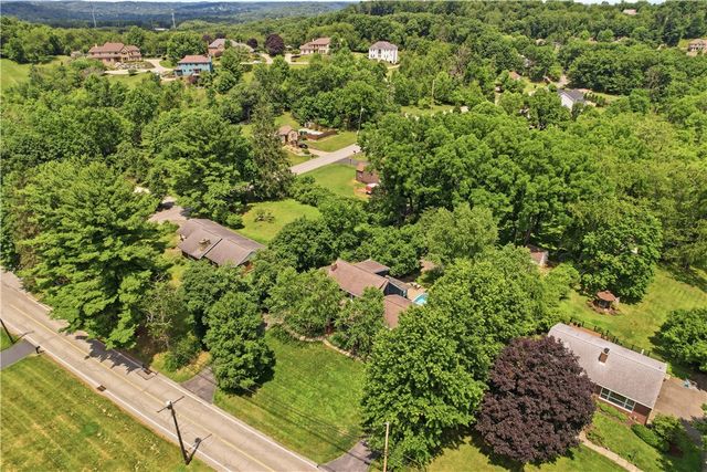 2906 E Elfinwild Rd, Hampton, PA 15101