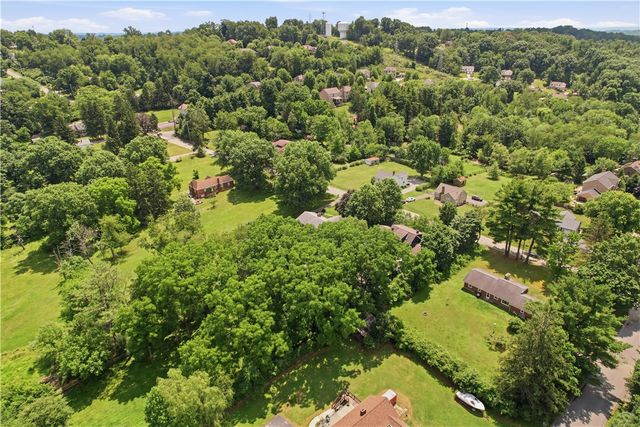 2906 E Elfinwild Rd, Hampton, PA 15101