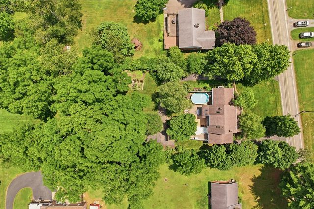 2906 E Elfinwild Rd, Hampton, PA 15101