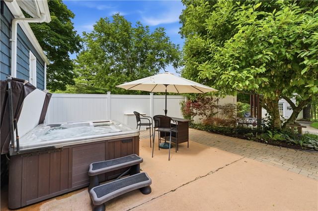 2906 E Elfinwild Rd, Hampton, PA 15101