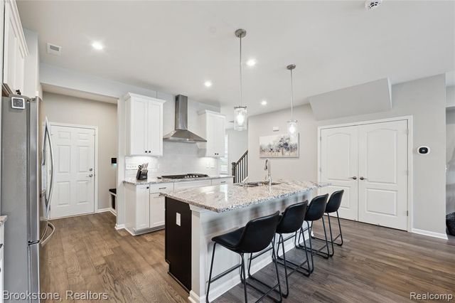 765 Hummingbird Drive, Rochester Hills, MI 48307