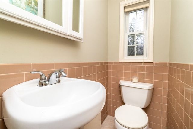 484 Brook Rd, Milton, MA 02186