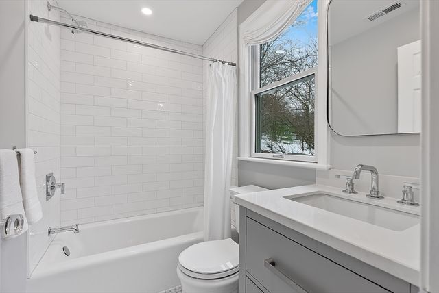 34 Pleasant Street 5, Wellesley, MA 02482