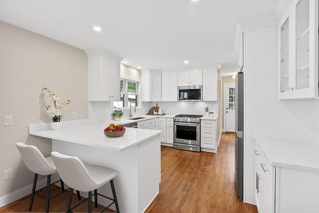 34 Pleasant Street 5, Wellesley, MA 02482