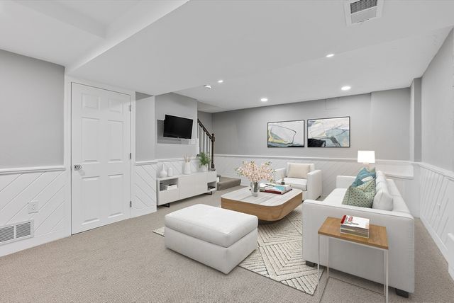 34 Pleasant Street 5, Wellesley, MA 02482