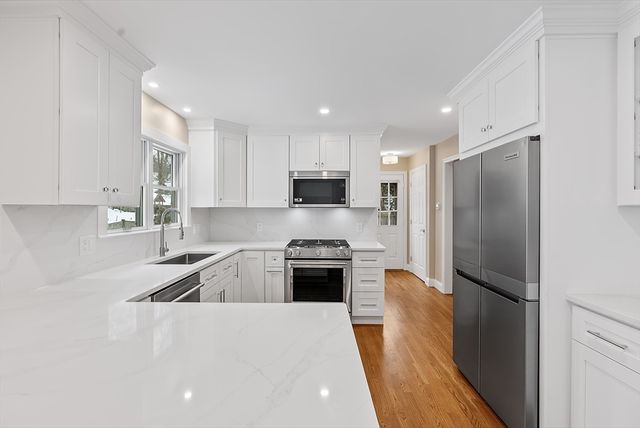 34 Pleasant Street 5, Wellesley, MA 02482