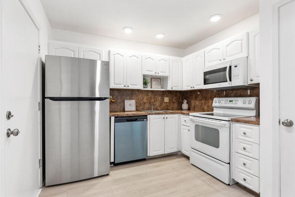 4851 NW 21st Street 203, Lauderhill, FL 33313