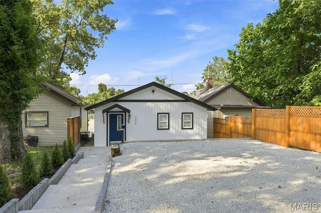7208 Page Avenue, Pagedale, MO 63133