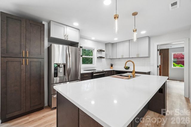 539 Frank Drive, Charlotte, NC 28215
