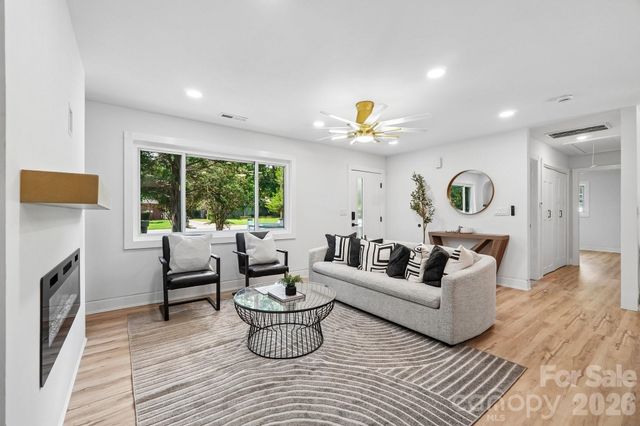 539 Frank Drive, Charlotte, NC 28215