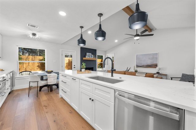 2404 Monarch DR, Austin, TX 78748