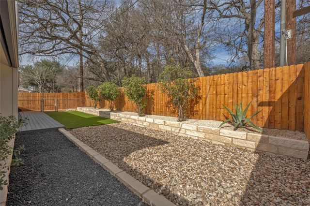 2404 Monarch DR, Austin, TX 78748