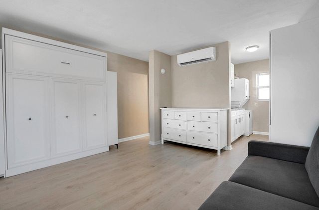 865 SE 20th Avenue 1, Deerfield Beach, FL 33441