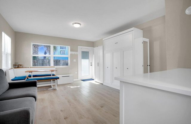 865 SE 20th Avenue 1, Deerfield Beach, FL 33441