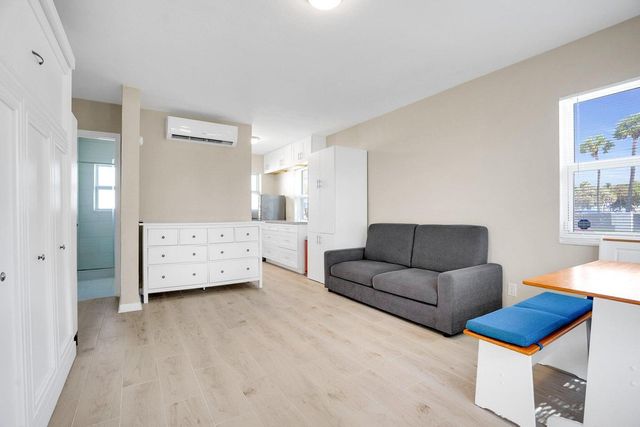 865 SE 20th Avenue 1, Deerfield Beach, FL 33441