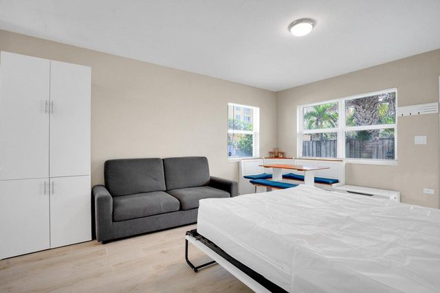 865 SE 20th Avenue 1, Deerfield Beach, FL 33441