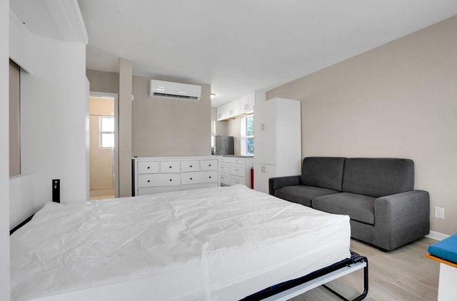 865 SE 20th Avenue 1, Deerfield Beach, FL 33441