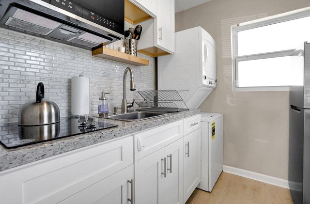 865 SE 20th Avenue 1, Deerfield Beach, FL 33441