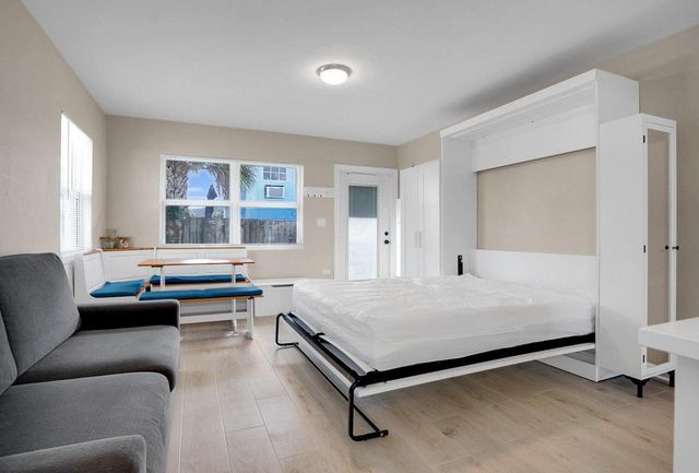 865 SE 20th Avenue 1, Deerfield Beach, FL 33441