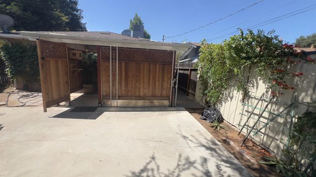 4045 N Millbrook Avenue, Fresno, CA 93726