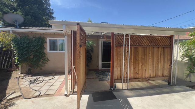 4045 N Millbrook Avenue, Fresno, CA 93726
