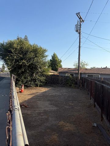 4045 N Millbrook Avenue, Fresno, CA 93726