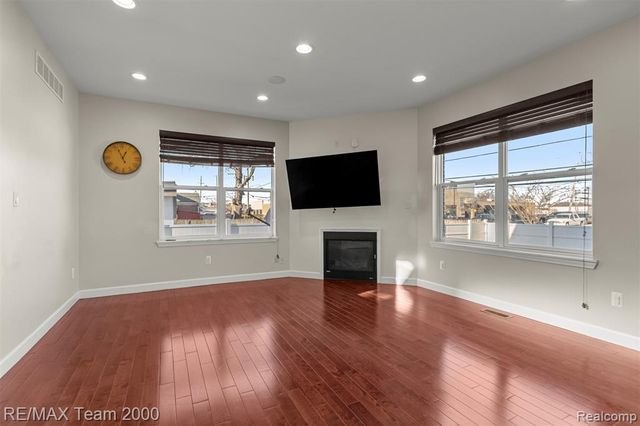 21597 Harper Lake Avenue, Saint Clair Shores, MI 48080