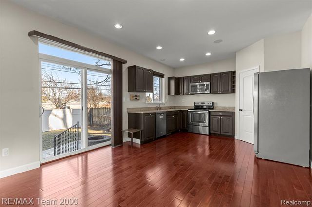 21597 Harper Lake Avenue, Saint Clair Shores, MI 48080