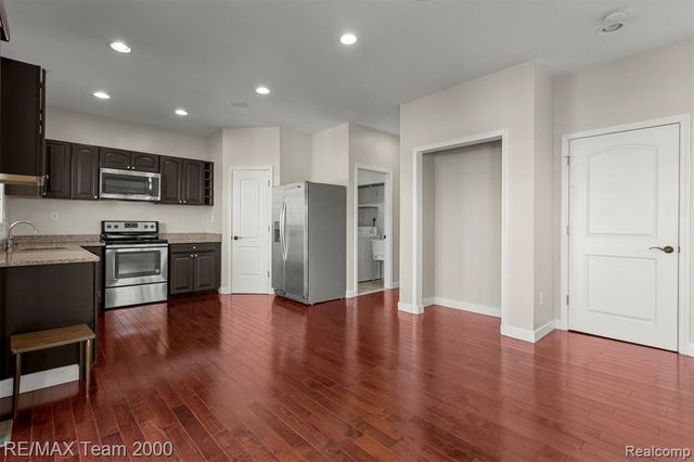 21597 Harper Lake Avenue, Saint Clair Shores, MI 48080