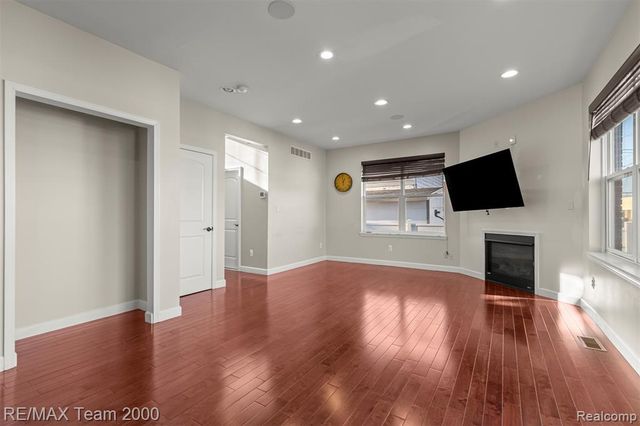 21597 Harper Lake Avenue, Saint Clair Shores, MI 48080