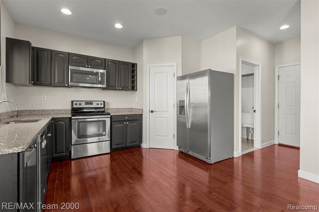 21597 Harper Lake Avenue, Saint Clair Shores, MI 48080