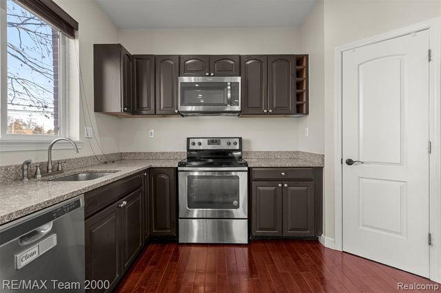 21597 Harper Lake Avenue, Saint Clair Shores, MI 48080