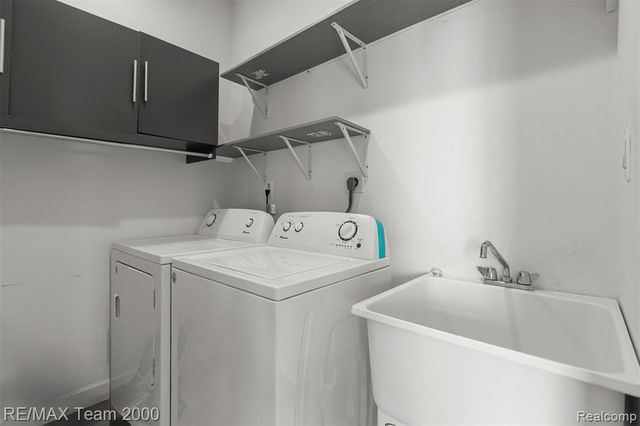 21597 Harper Lake Avenue, Saint Clair Shores, MI 48080