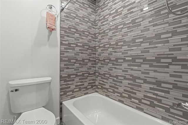 21597 Harper Lake Avenue, Saint Clair Shores, MI 48080