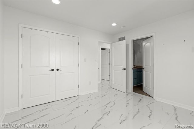 21597 Harper Lake Avenue, Saint Clair Shores, MI 48080