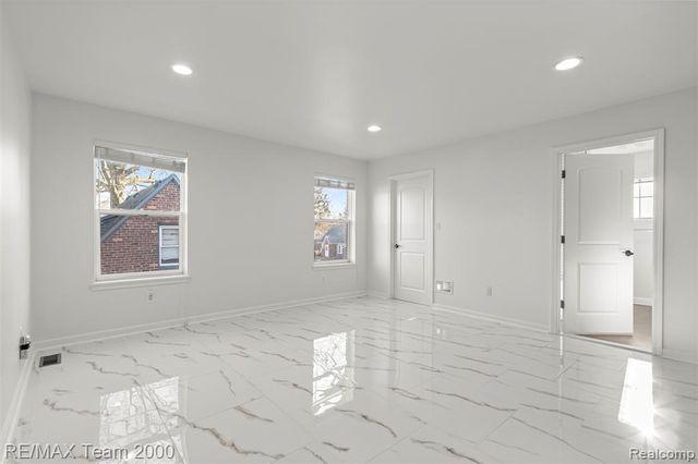 21597 Harper Lake Avenue, Saint Clair Shores, MI 48080