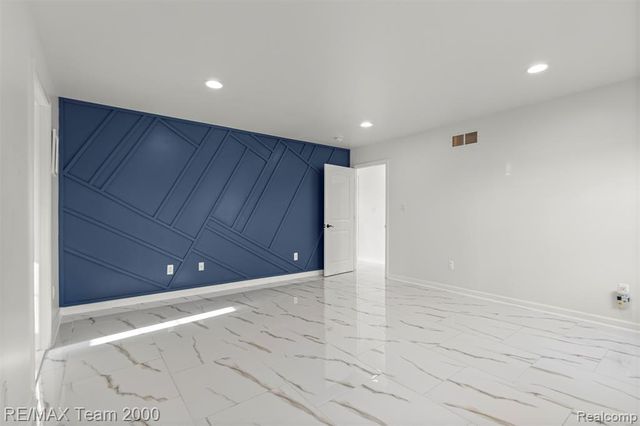 21597 Harper Lake Avenue, Saint Clair Shores, MI 48080