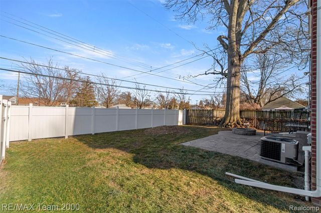 21597 Harper Lake Avenue, Saint Clair Shores, MI 48080