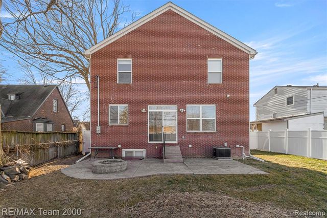 21597 Harper Lake Avenue, Saint Clair Shores, MI 48080