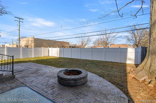 21597 Harper Lake Avenue, Saint Clair Shores, MI 48080
