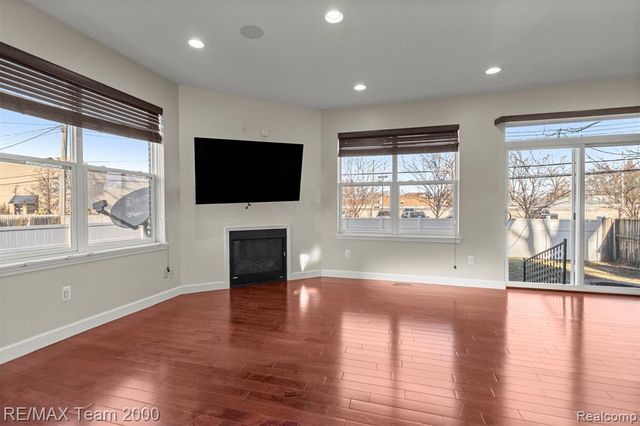 21597 Harper Lake Avenue, Saint Clair Shores, MI 48080