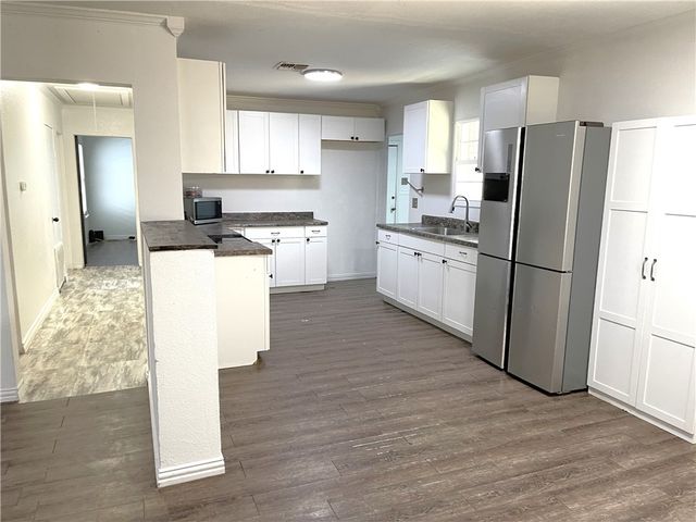 1140 Gresham, Alice, TX 78332