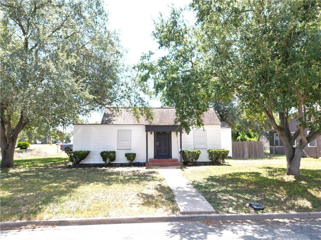 1140 Gresham, Alice, TX 78332