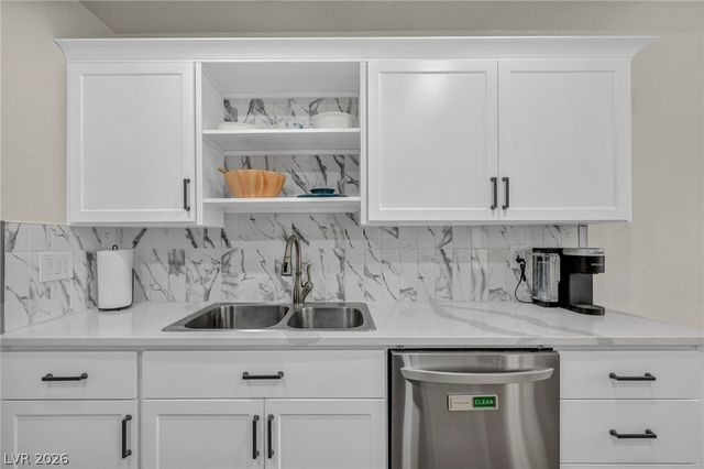 2725 Sungold Drive, Las Vegas, NV 89134