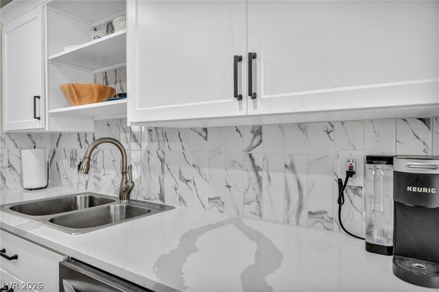 2725 Sungold Drive, Las Vegas, NV 89134