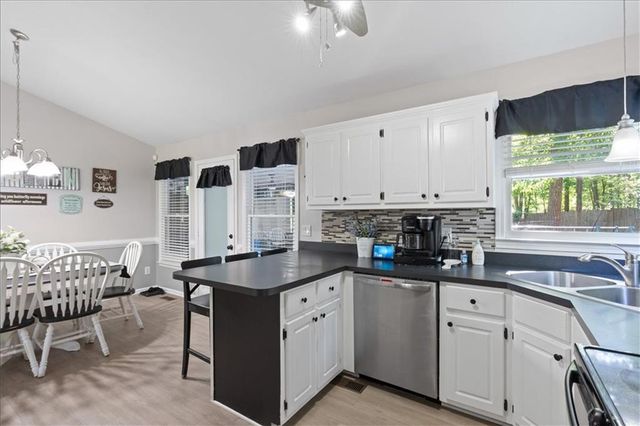 25 Leslie Cove SE, Cartersville, GA 30121