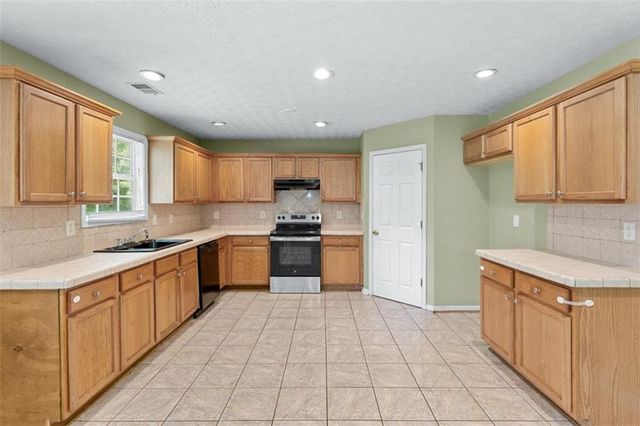 125 Ethan Moor, Jonesboro, GA 30238